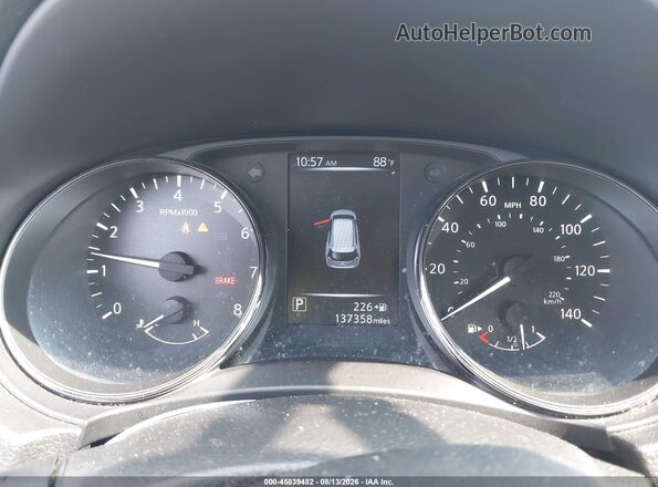 JN8AT2MT1HW393371 2017 NISSAN ROGUE Red Widok tylnych siedzeń