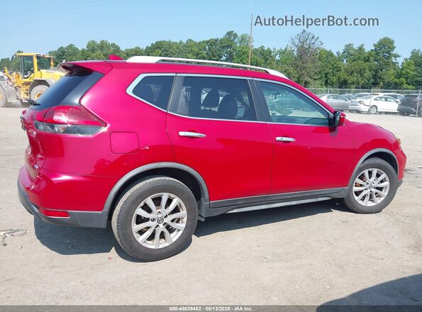 JN8AT2MT1HW393371 2017 NISSAN ROGUE Red Widok wnętrza z tyłu