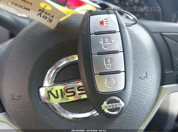 JN8AT2MT1HW393371 2017 NISSAN ROGUE Red Widok deski rozdzielczej