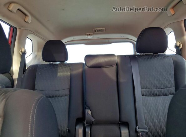 JN8AT2MT1HW406071 2017 NISSAN ROGUE Burgundy Widok tylnych siedzeń