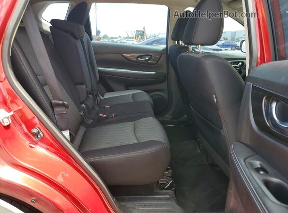 JN8AT2MT1HW406071 2017 NISSAN ROGUE Burgundy Widok wnętrza z tyłu