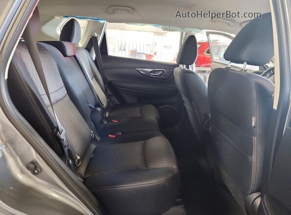 JN8AT2MT2HW133979 2017 NISSAN ROGUE Серый Вид задних сидений