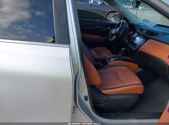 JN8AT2MT2HW384498 2017 NISSAN ROGUE Silver Սալոնի դիմացի տեսք