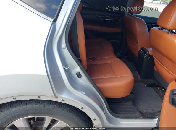JN8AT2MT2HW384498 2017 NISSAN ROGUE Silver VIN կոդի պիտակի տեսք