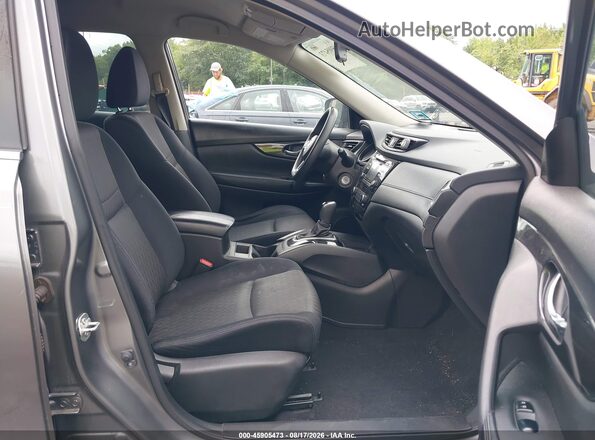 JN8AT2MT3HW140262 2017 NISSAN ROGUE Gray Widok wnętrza z przodu