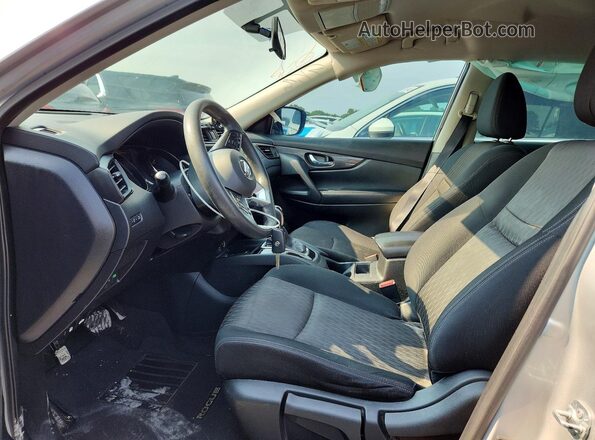 JN8AT2MT3HW390004 2017 NISSAN ROGUE Silver Widok wnętrza z przodu