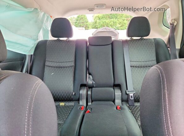 JN8AT2MT3HW390004 2017 NISSAN ROGUE Silver Widok tylnych siedzeń