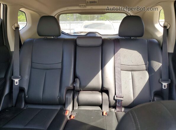 JN8AT2MT3HW406654 2017 NISSAN ROGUE Silver Widok tylnych siedzeń