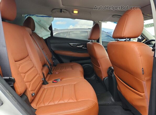 JN8AT2MT3HW407352 2017 NISSAN ROGUE Silver უკანა სალონის ხედი