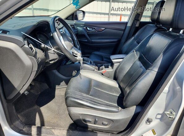 JN8AT2MT3JW457271 2018 NISSAN ROGUE Silver Front interior view