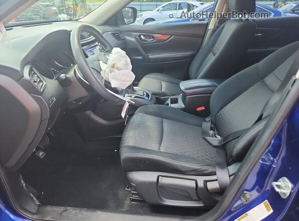JN8AT2MT4HW140190 2017 NISSAN ROGUE Blue Widok wnętrza z przodu