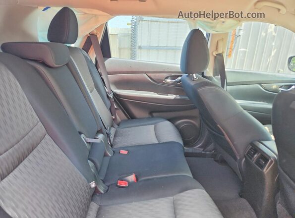 JN8AT2MT4HW140190 2017 NISSAN ROGUE Blue Widok wnętrza z tyłu