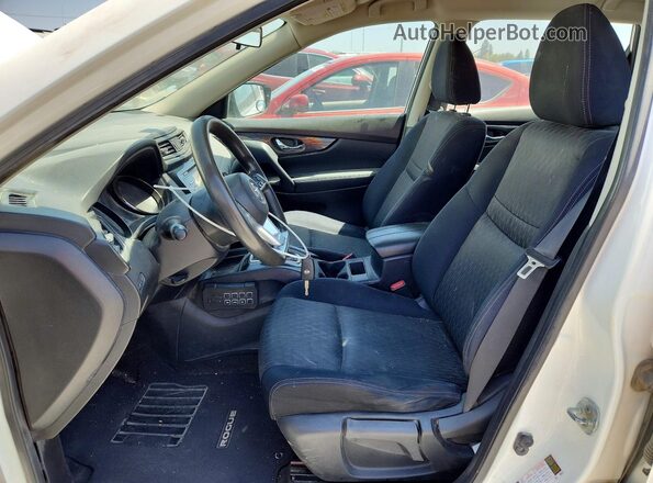 JN8AT2MT4HW141288 2017 NISSAN ROGUE Белый Вид салона спереди