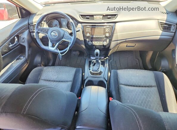 JN8AT2MT4HW390030 2017 NISSAN ROGUE Red Вид панелі приладів