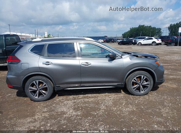 JN8AT2MT4JW464715 2018 NISSAN ROGUE Gray Rear interior view