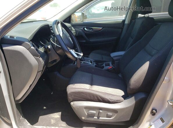 JN8AT2MT4LW015361 2020 NISSAN ROGUE Silver Front interior view