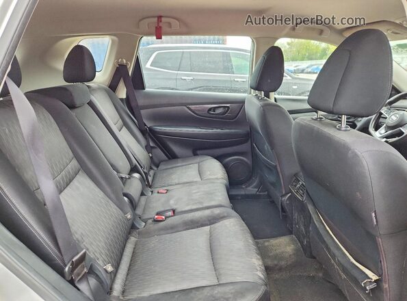 JN8AT2MT4LW038316 2020 NISSAN ROGUE Silver Rear interior view