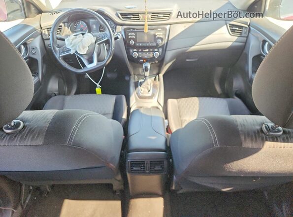 JN8AT2MT5HW386035 2017 NISSAN ROGUE Red Widok deski rozdzielczej