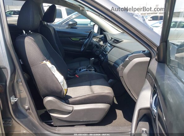 JN8AT2MT5JW450628 2018 NISSAN ROGUE Silver Front interior view