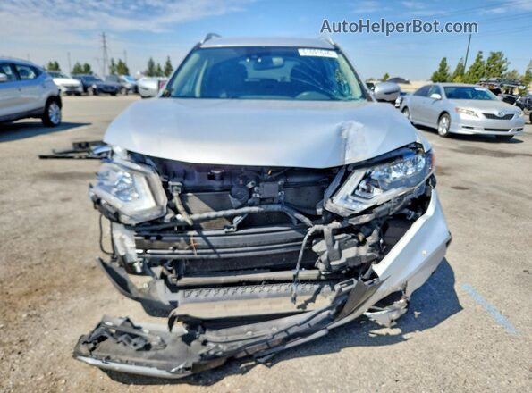 JN8AT2MT5JW459216 2018 NISSAN ROGUE Silver Widok z przodu