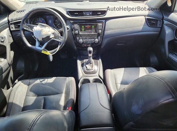 JN8AT2MT5JW459216 2018 NISSAN ROGUE Silver Widok deski rozdzielczej