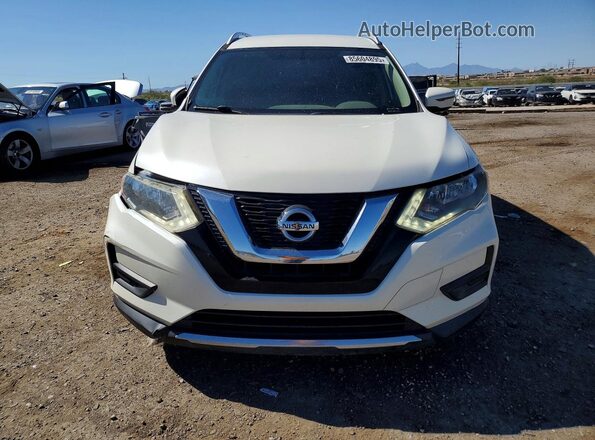 JN8AT2MT7HW380687 2017 NISSAN ROGUE Белый Вид спереди