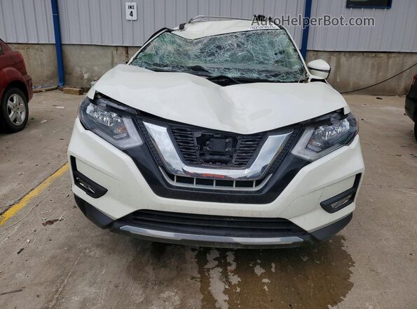 JN8AT2MT7HW404700 2017 NISSAN ROGUE White Widok z przodu