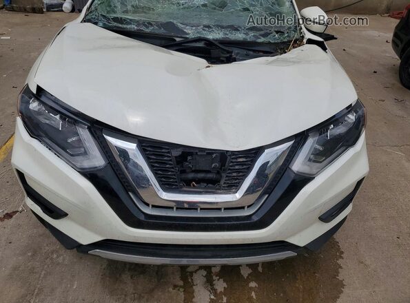 JN8AT2MT7HW404700 2017 NISSAN ROGUE White Widok komory silnika