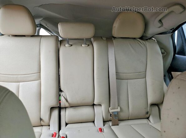 JN8AT2MT7HW404700 2017 NISSAN ROGUE White Widok tylnych siedzeń