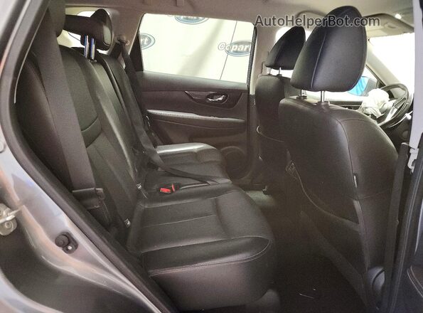 JN8AT2MT7JW465924 2018 NISSAN ROGUE Gray Вид задньої частини салону