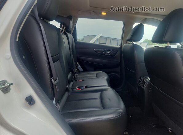 JN8AT2MT7JW490497 2018 NISSAN ROGUE White Widok tylnych siedzeń