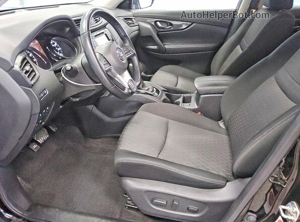 JN8AT2MT8LW043096 2020 NISSAN ROGUE Черный Вид салона спереди