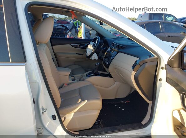 JN8AT2MTXJW454237 2018 NISSAN ROGUE Белый Вид салона спереди