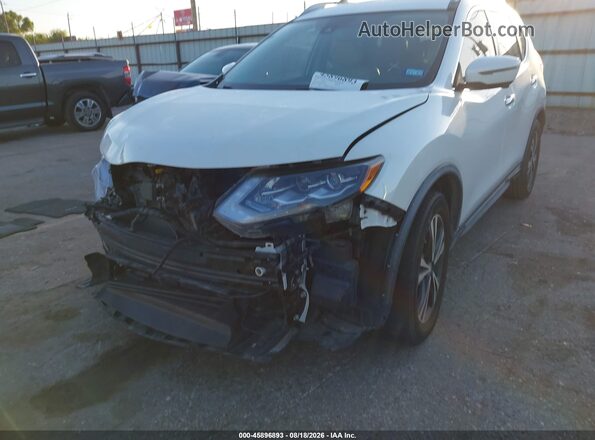 JN8AT2MTXJW454237 2018 NISSAN ROGUE Белый Вид спереди