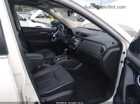 JN8AT2MTXJW463424 2018 NISSAN ROGUE White Widok wnętrza z przodu