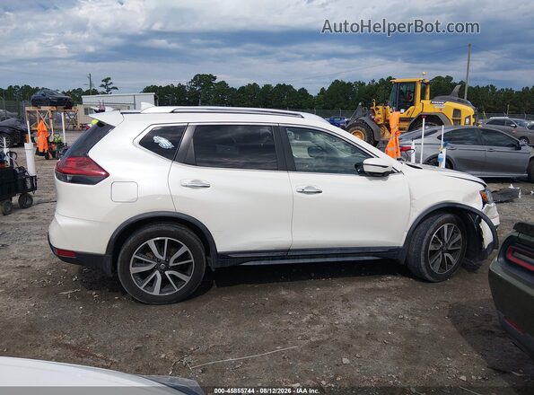 JN8AT2MTXJW463424 2018 NISSAN ROGUE White Widok wnętrza z tyłu