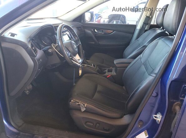 JN8AT2MTXJW464802 2018 NISSAN ROGUE Синий Вид салона спереди