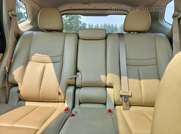 JN8AT2MV0HW254155 2017 NISSAN ROGUE Белый Вид задних сидений