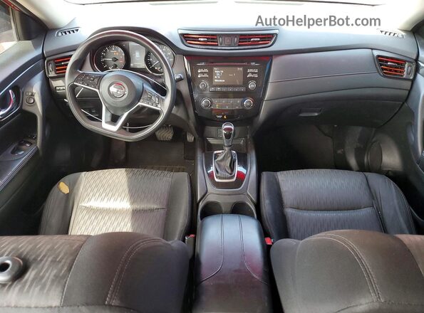 JN8AT2MV0HW261509 2017 NISSAN ROGUE Red Widok deski rozdzielczej