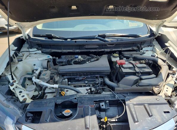 JN8AT2MV0JW353886 2018 NISSAN ROGUE White Vista del compartimento del motor