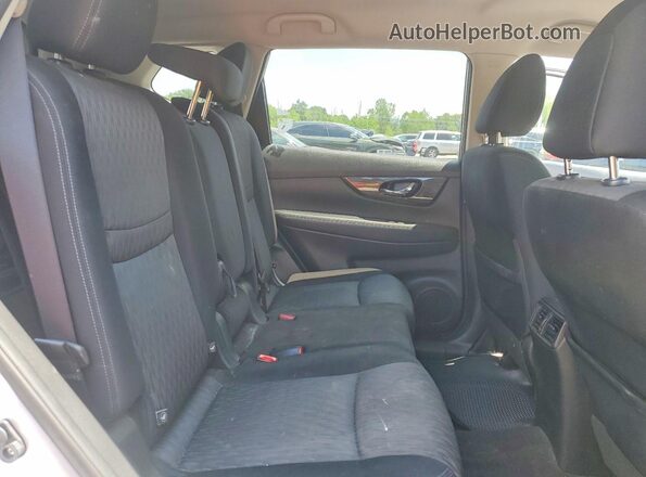 JN8AT2MV1HW001670 2017 NISSAN ROGUE Silver Սալոնի հետևի տեսք