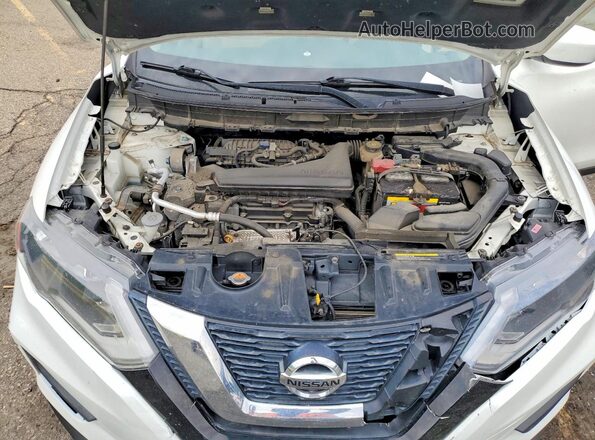 JN8AT2MV1HW009736 2017 NISSAN ROGUE White Widok wnętrza z tyłu