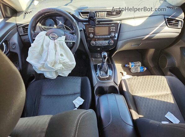 JN8AT2MV1HW015763 2017 NISSAN ROGUE Зеленый Вид панели приборов