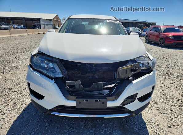 JN8AT2MV2HW012998 2017 NISSAN ROGUE Белый Вид спереди