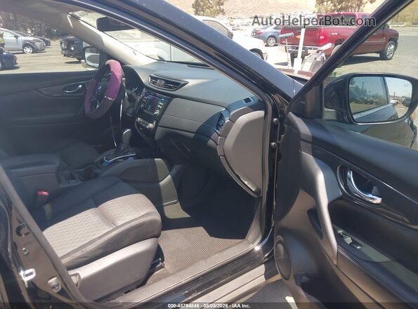 JN8AT2MV2HW019952 2017 NISSAN ROGUE Черный Вид салона спереди
