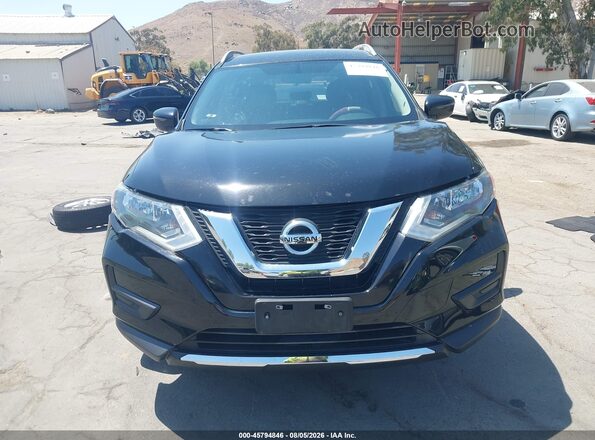 JN8AT2MV2HW019952 2017 NISSAN ROGUE Черный Вид задней части салона