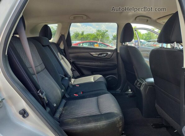 JN8AT2MV2HW022169 2017 NISSAN ROGUE Серебряный Вид задней части салона
