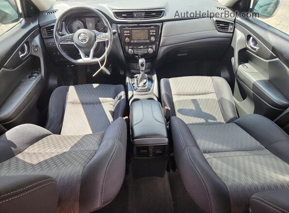 JN8AT2MV2HW022169 2017 NISSAN ROGUE Серебряный Вид панели приборов
