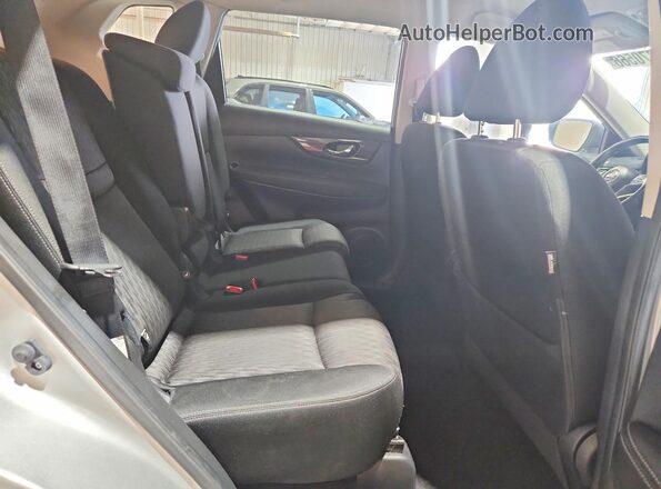 JN8AT2MV2JW302759 2018 NISSAN ROGUE Silver უკანა სალონის ხედი