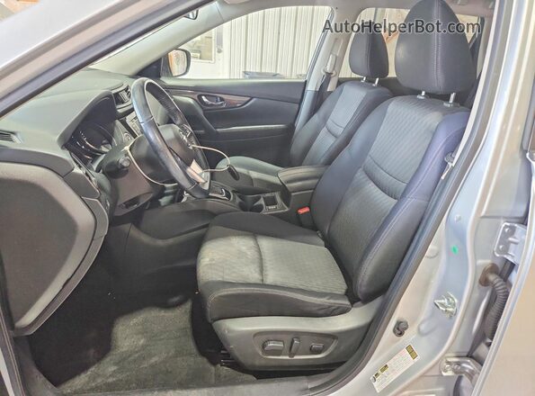 JN8AT2MV2JW302759 2018 NISSAN ROGUE Silver წინა სალონის ხედი